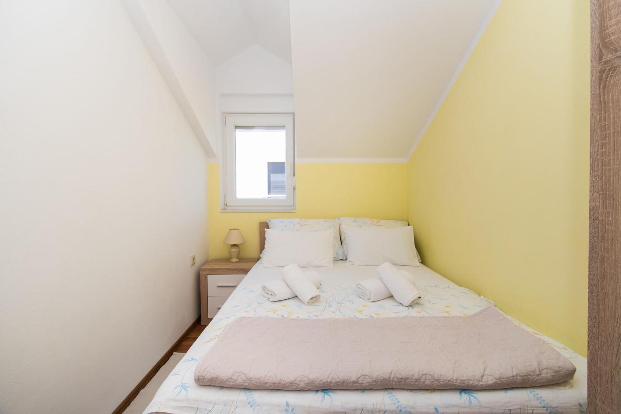 Apartment Ninic Срима Екстер'єр фото
