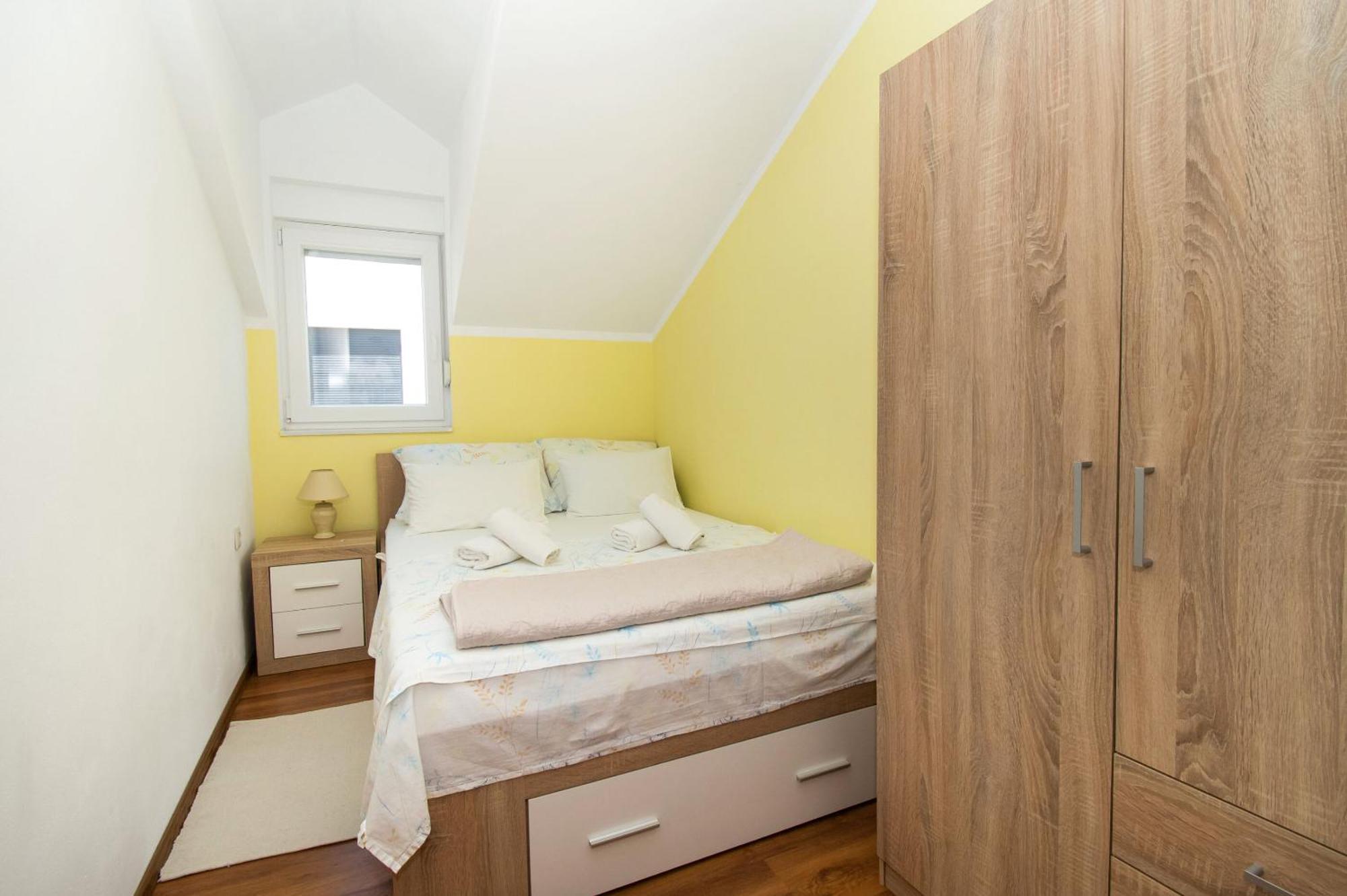 Apartment Ninic Срима Екстер'єр фото