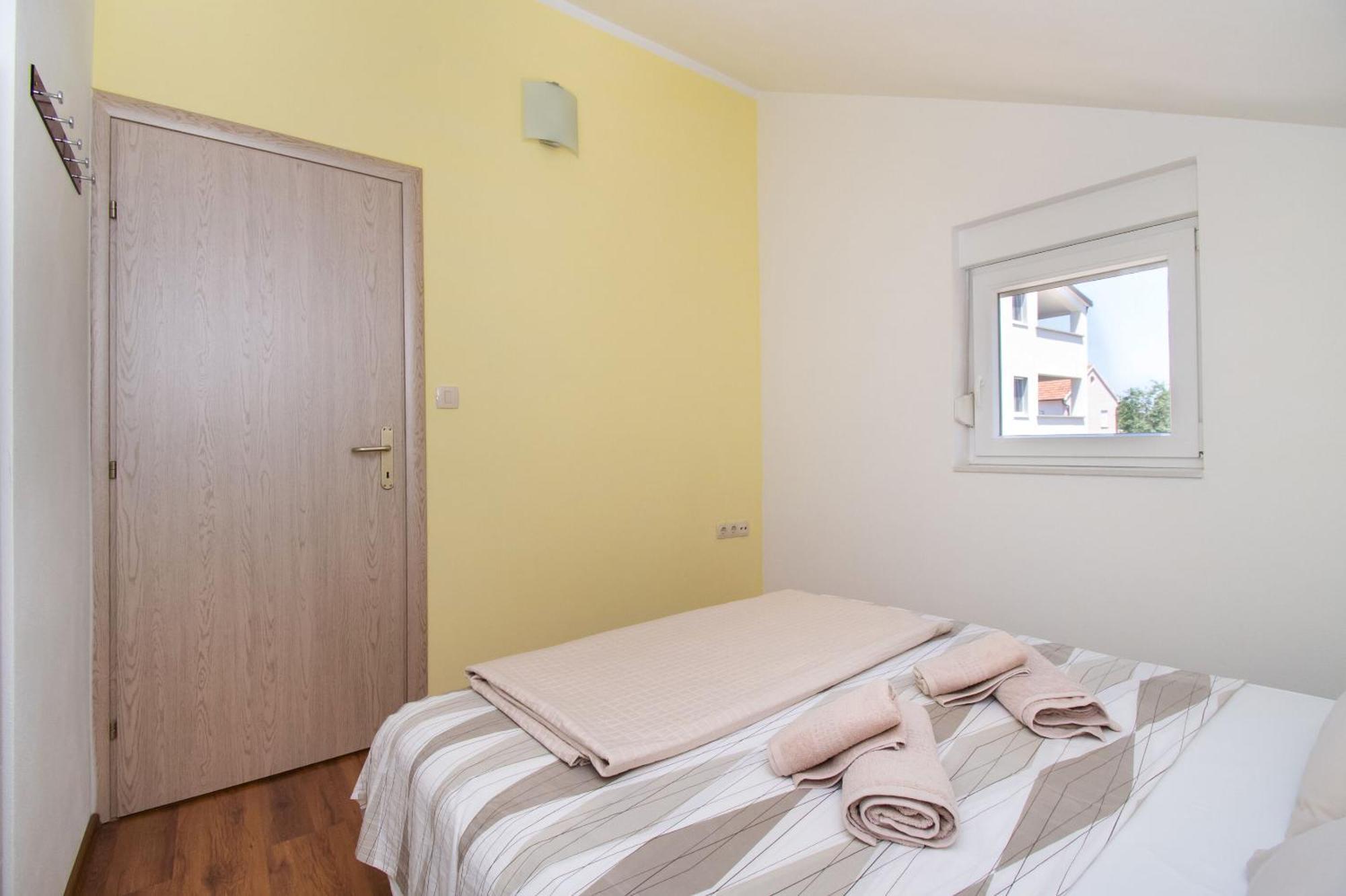 Apartment Ninic Срима Екстер'єр фото