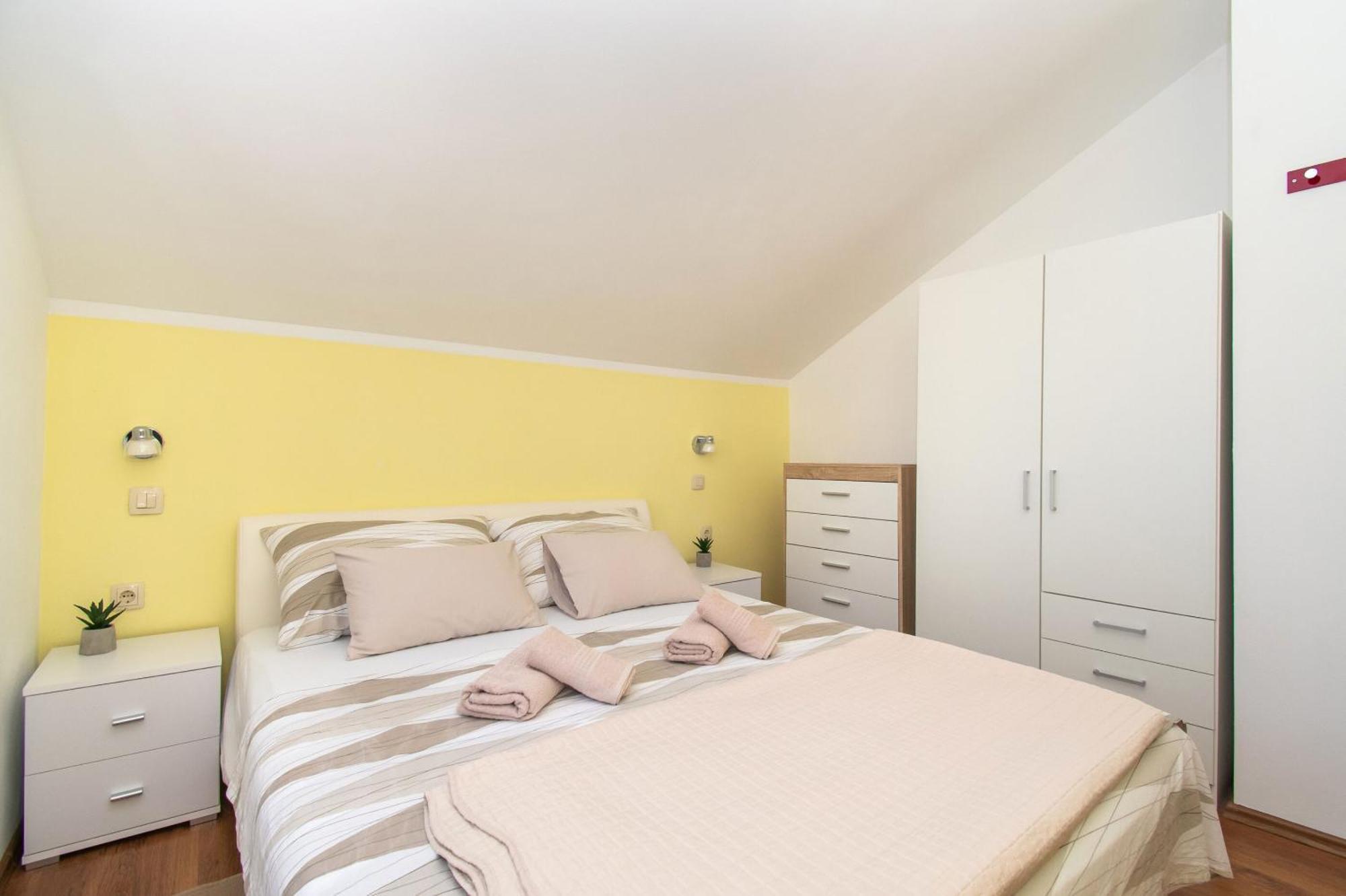 Apartment Ninic Срима Екстер'єр фото
